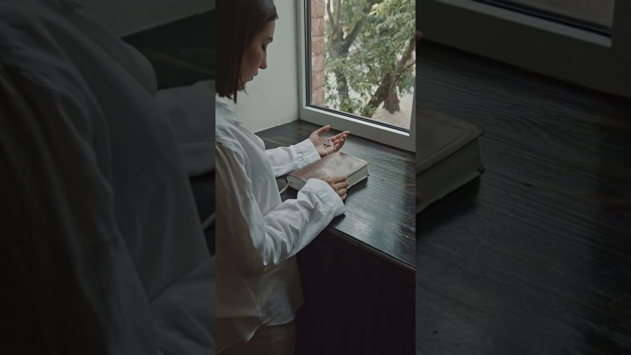 'Video thumbnail for ?REFLEXIONES DIARIAS DE LA VIDA: ?‍♂️NO ESTAS SOLO #dios #shorts #diosesbueno #reflexion'