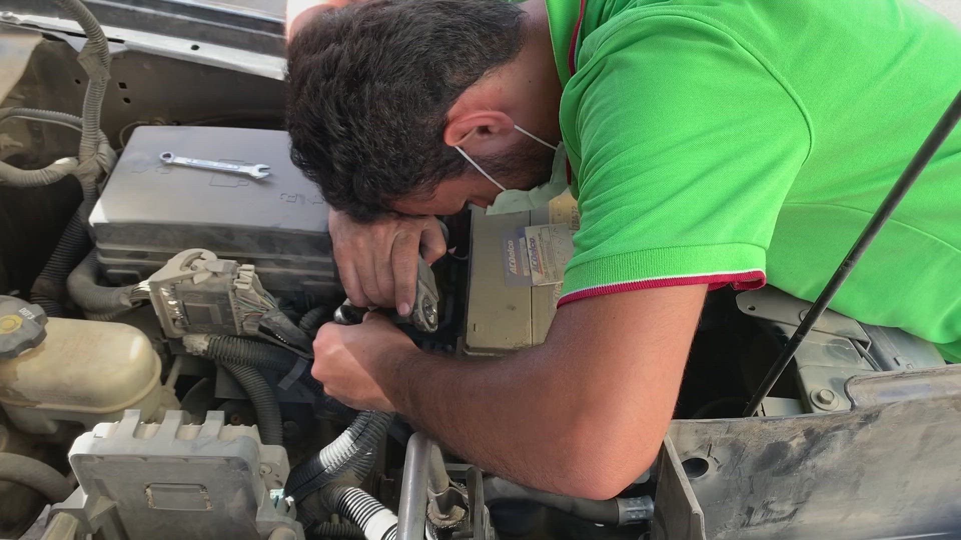 Video thumbnail for Step-by-Step Instructions for Changing a Car Battery