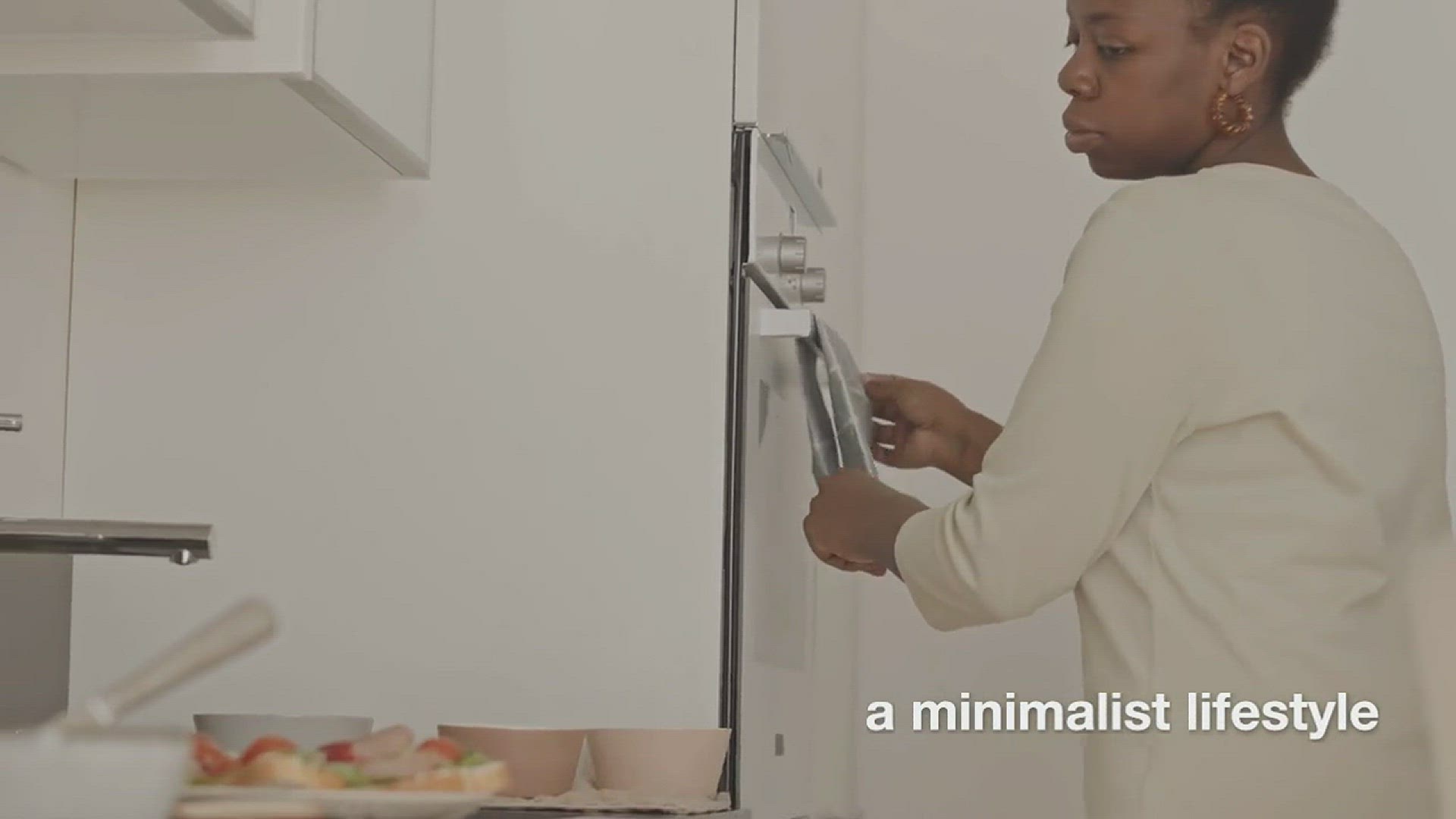 Video thumbnail for How to Lead a Minimalist Lifestyle to Live Better With Less