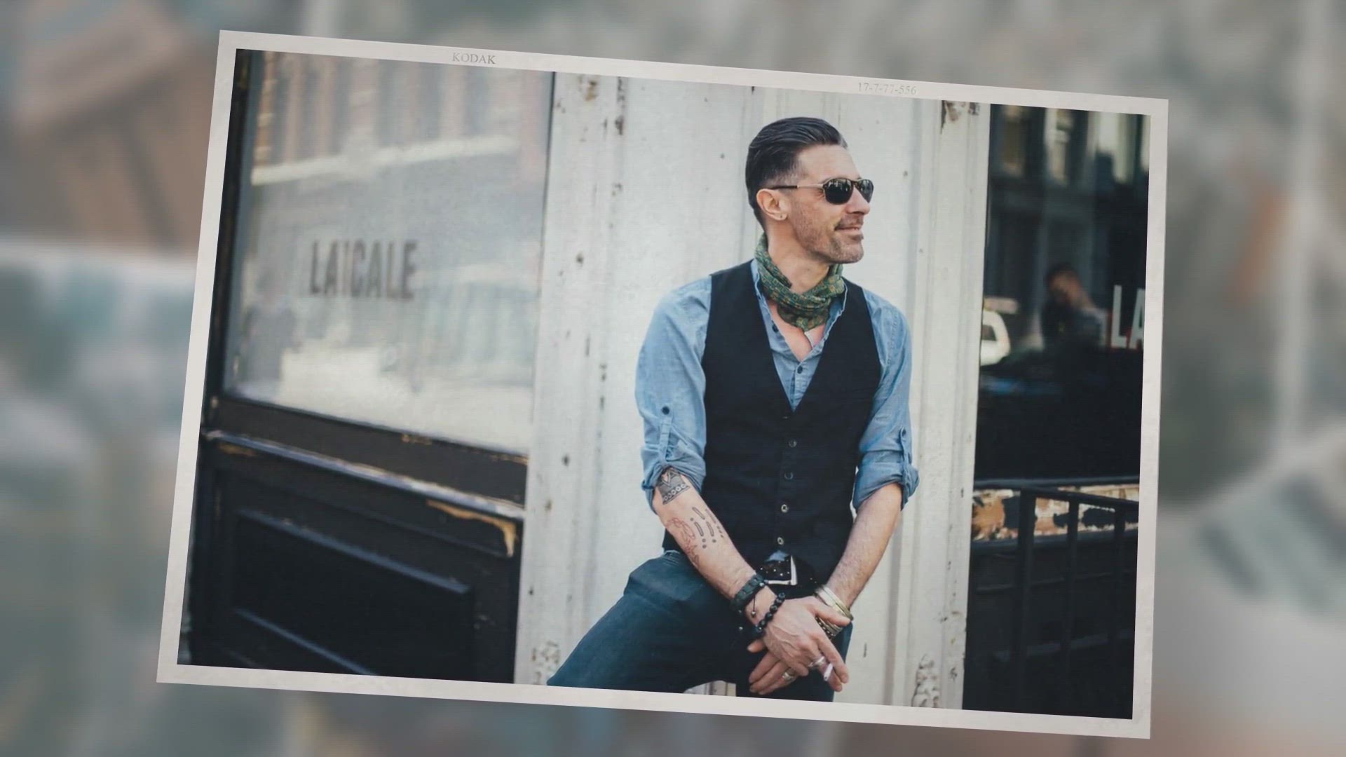 Video thumbnail for How to Wear a Dress Shirt with Jeans in 2022