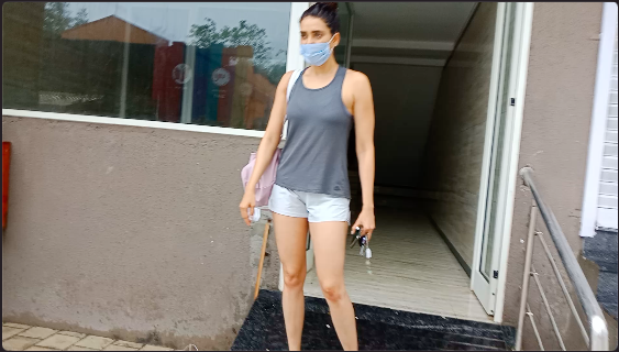 Video thumbnail for Karishma Tanna Spotted Outside Gym At Andheri
