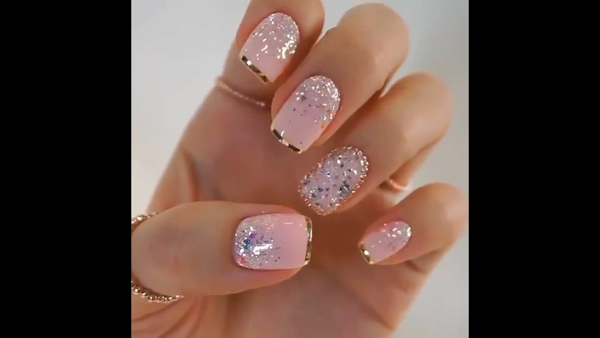 Video thumbnail for Le Boudoir d'Esther manucure