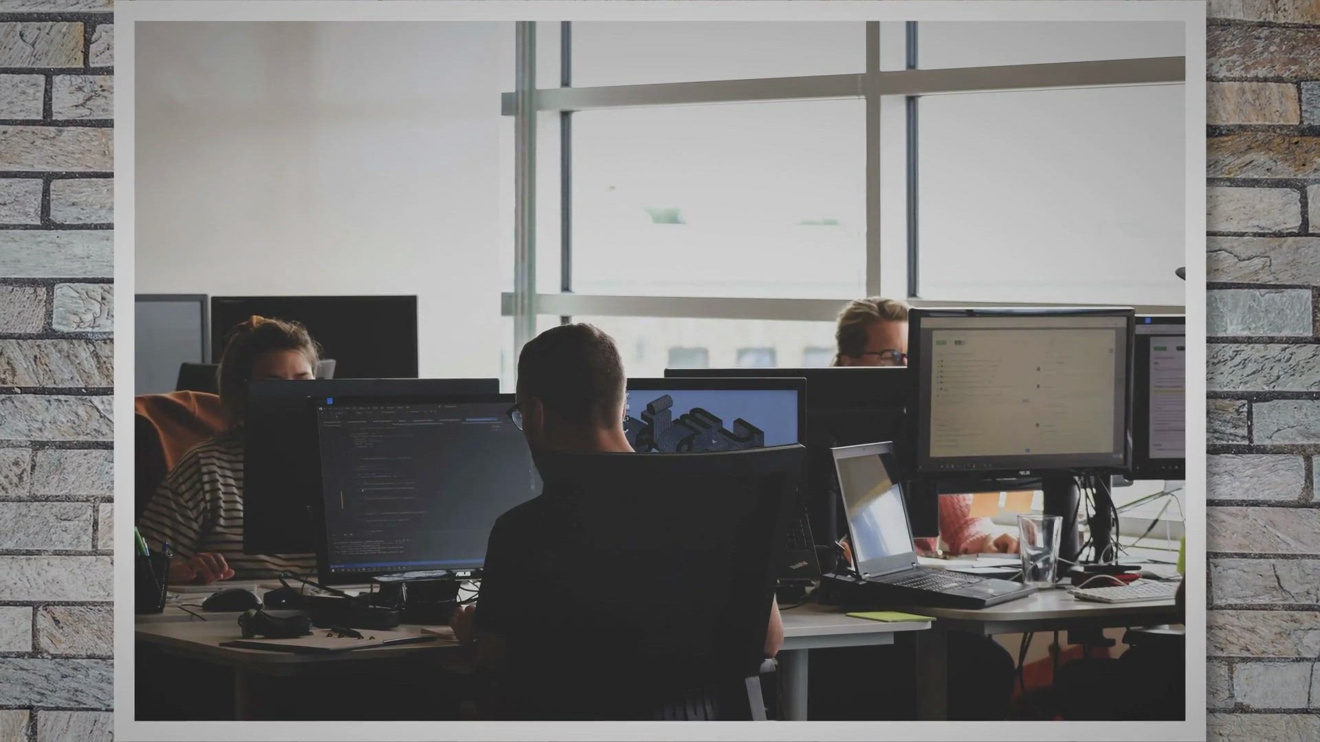 Video thumbnail for Pasqal raises $100M for neutral atom-based Quantum Computer – Here is Why