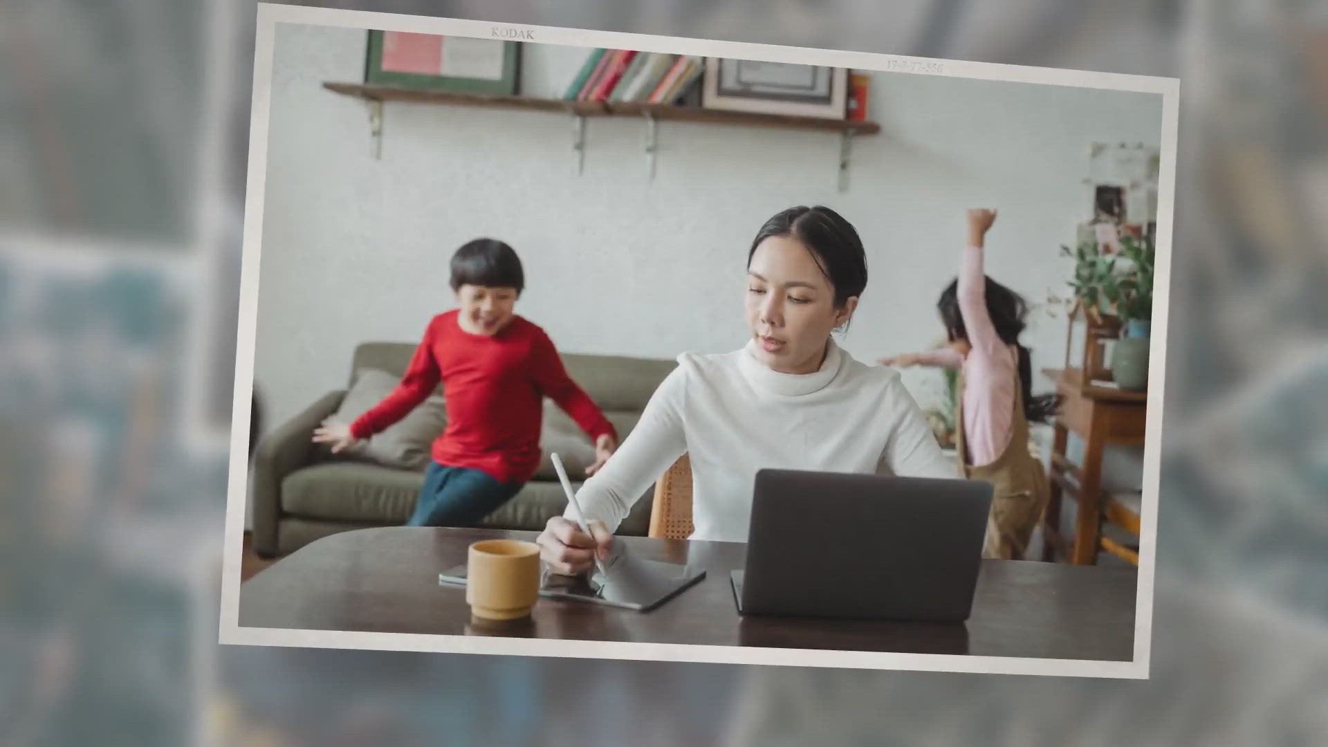 Video thumbnail for 12 Best Stay At Home Mom Jobs For No Experience