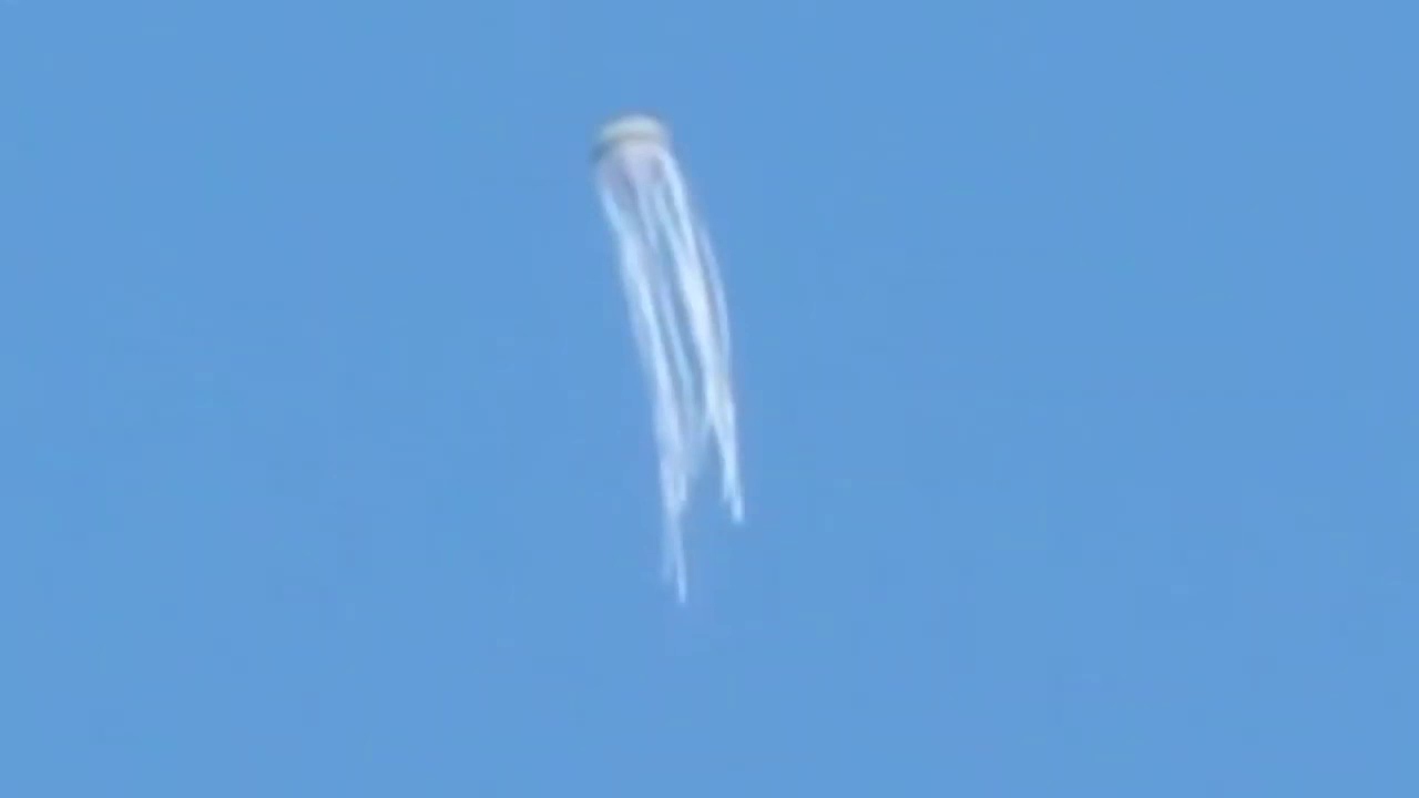 Video thumbnail for Vídeo de um surpreendente OVNI na forma de água-viva sobre Sao Paulo