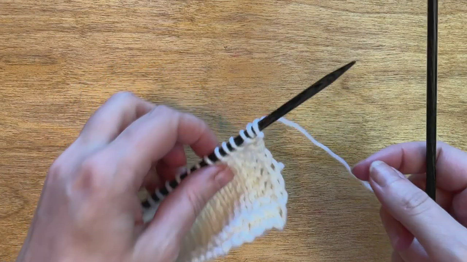 Video thumbnail for Basic Knit Bind Off - eKnittingStitches.com