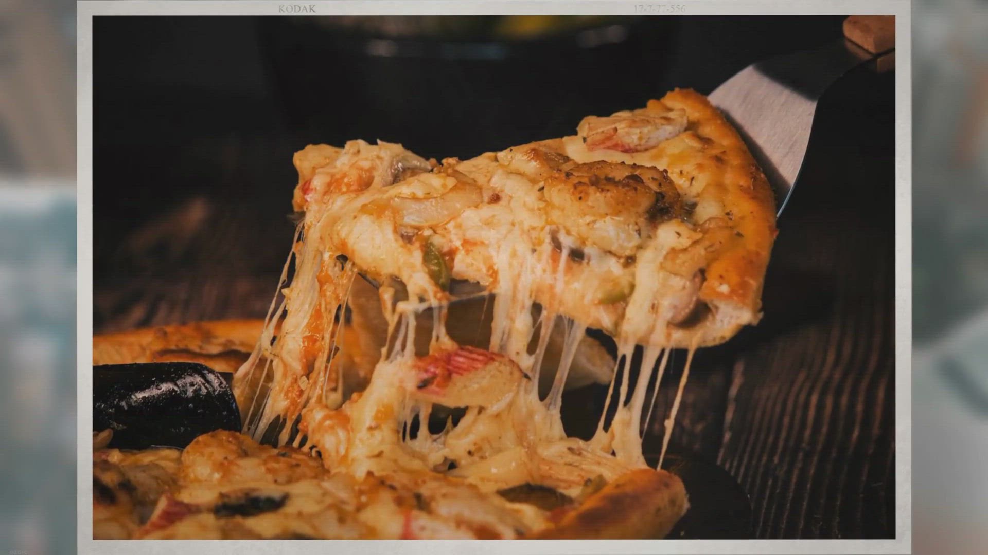 Video thumbnail for Welcher Käse passt auf die Pizza?