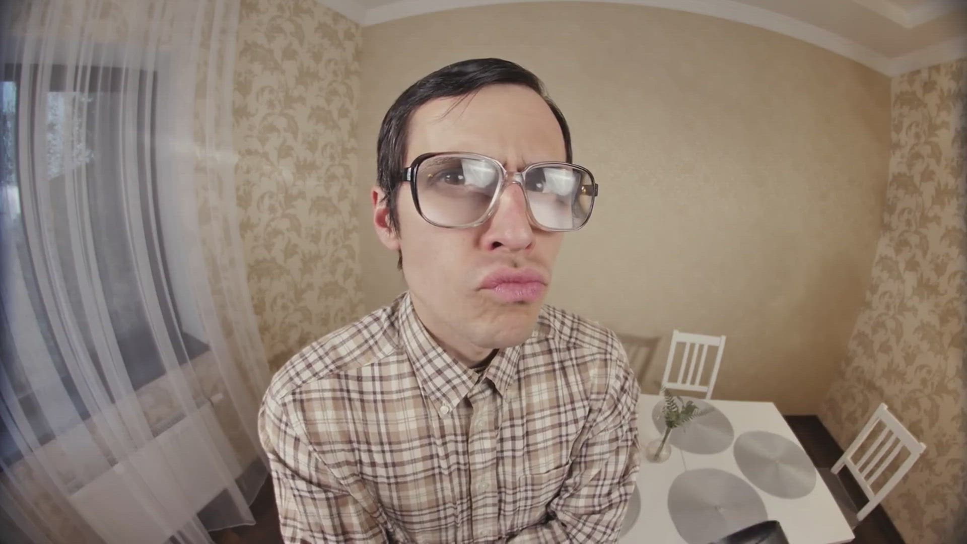 Video thumbnail for Tips For Buying a Lighted Makeup Mirror