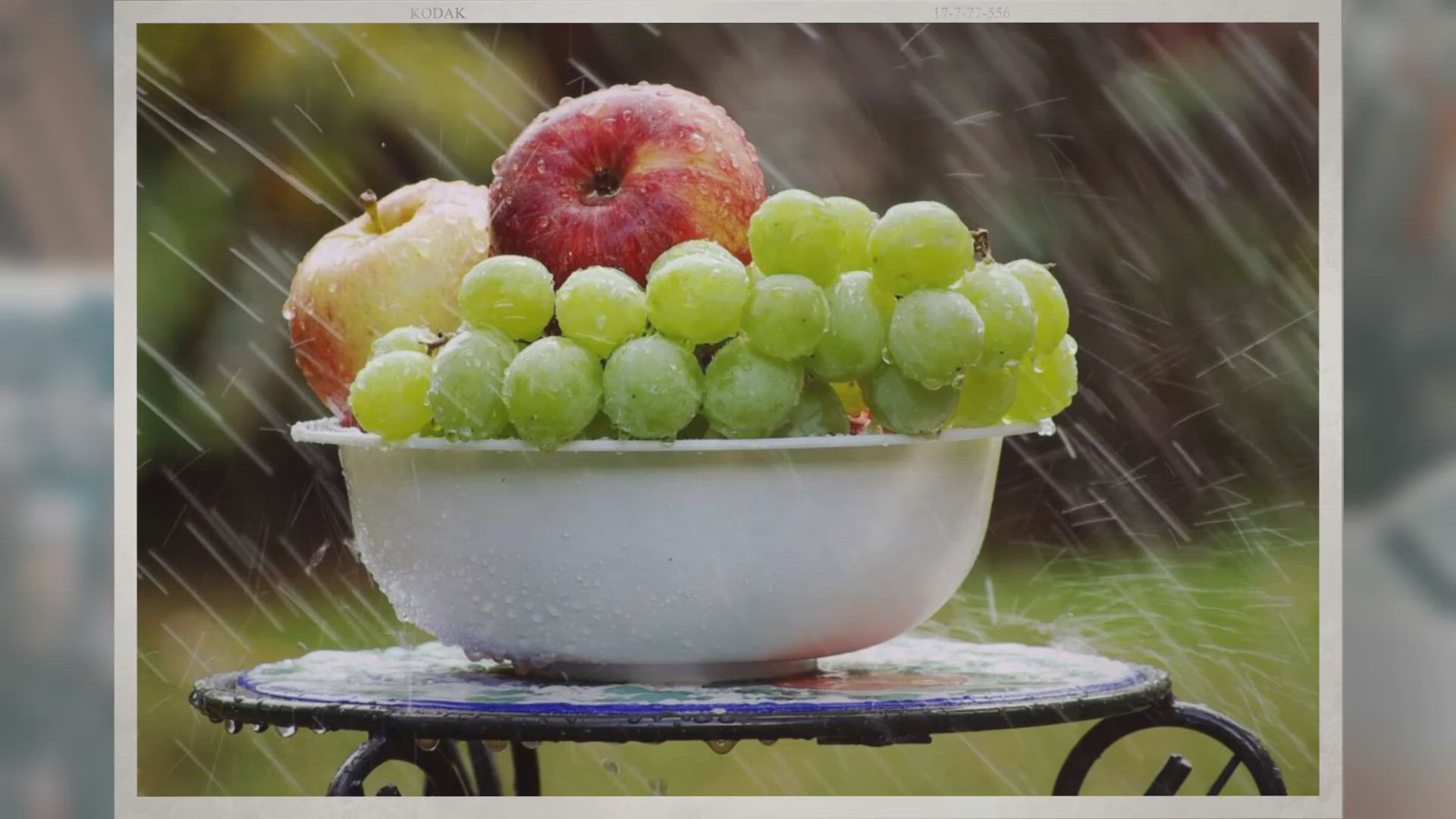 Video thumbnail for Is It Fine to Eat Grapes Before Bed?