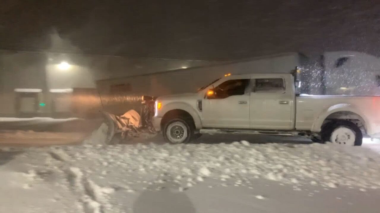 Video thumbnail for Whiteout Slows Snow Cleanup
