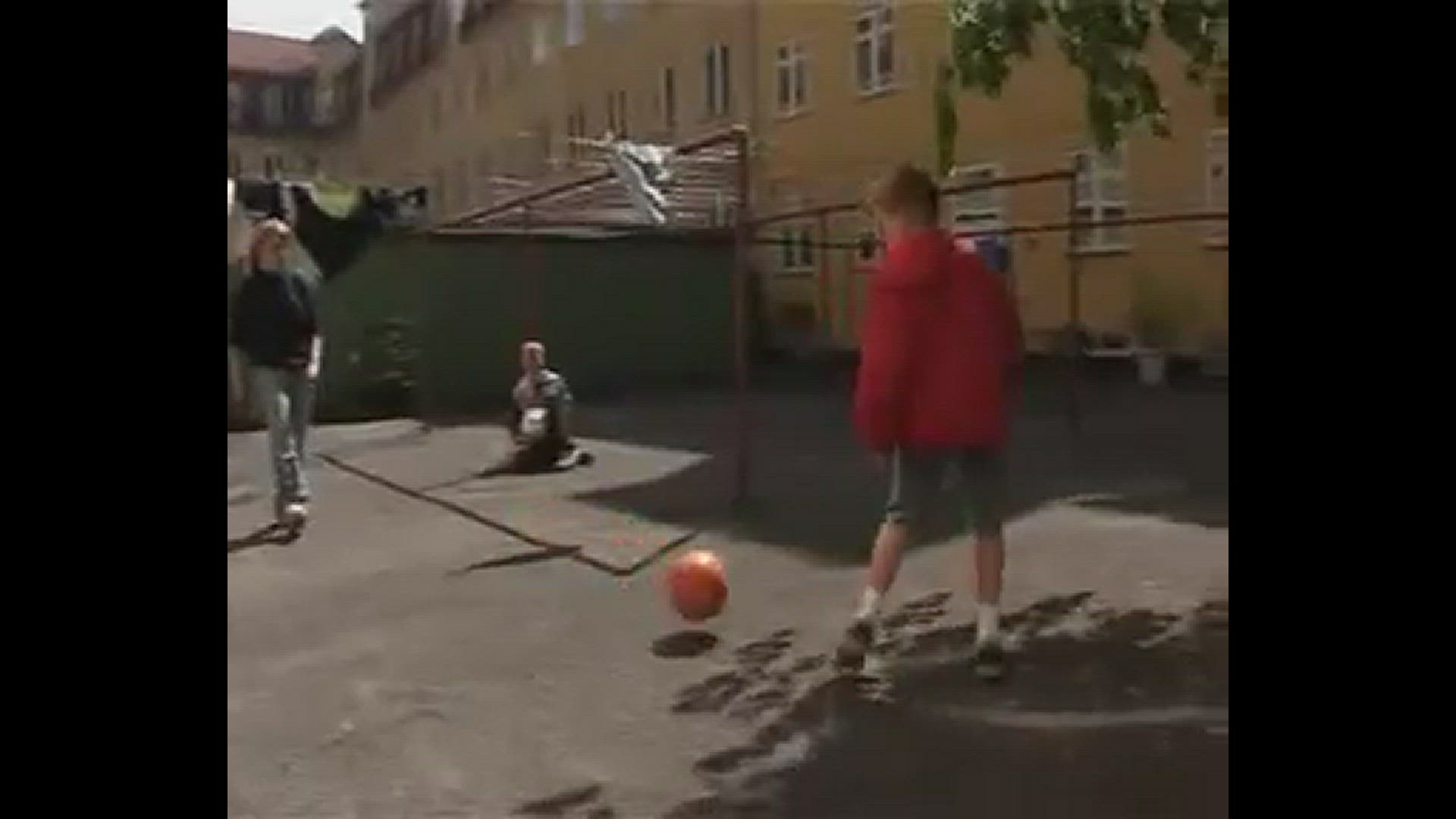 Video thumbnail for Bakken | Boldløft | Fodboldtricks