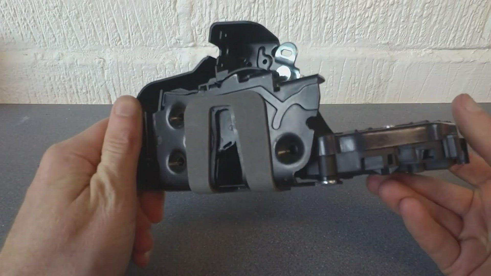 'Video thumbnail for Detailed Guide  How To Replace Range Rover Evoque Door Locks Mechanisms'