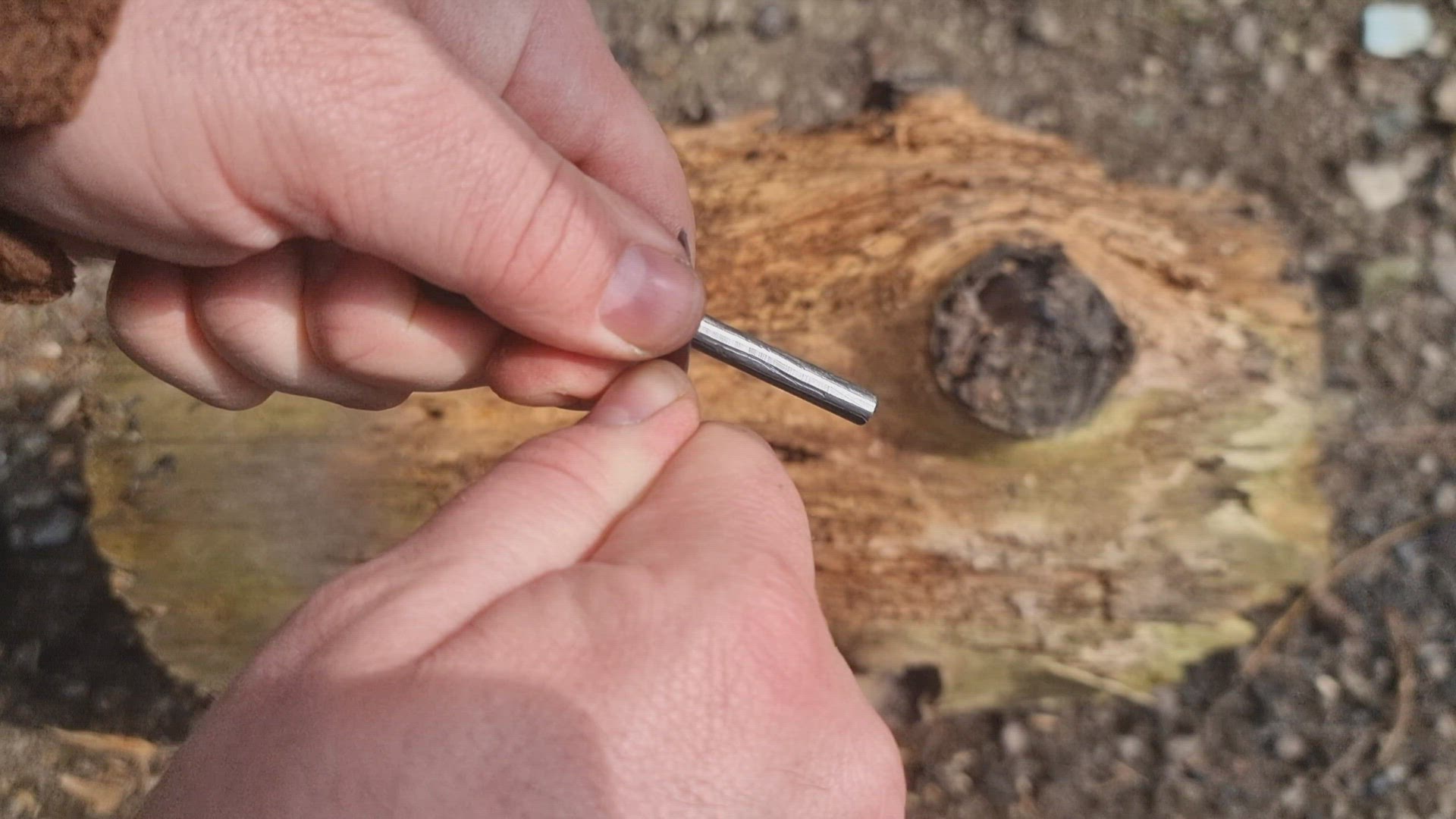 Video thumbnail for Striking a Ferrocerium Rod with a small knife