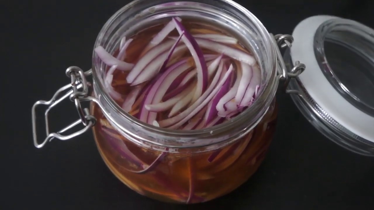 'Video thumbnail for Pickled Onions with Noubess Hot Sauce'