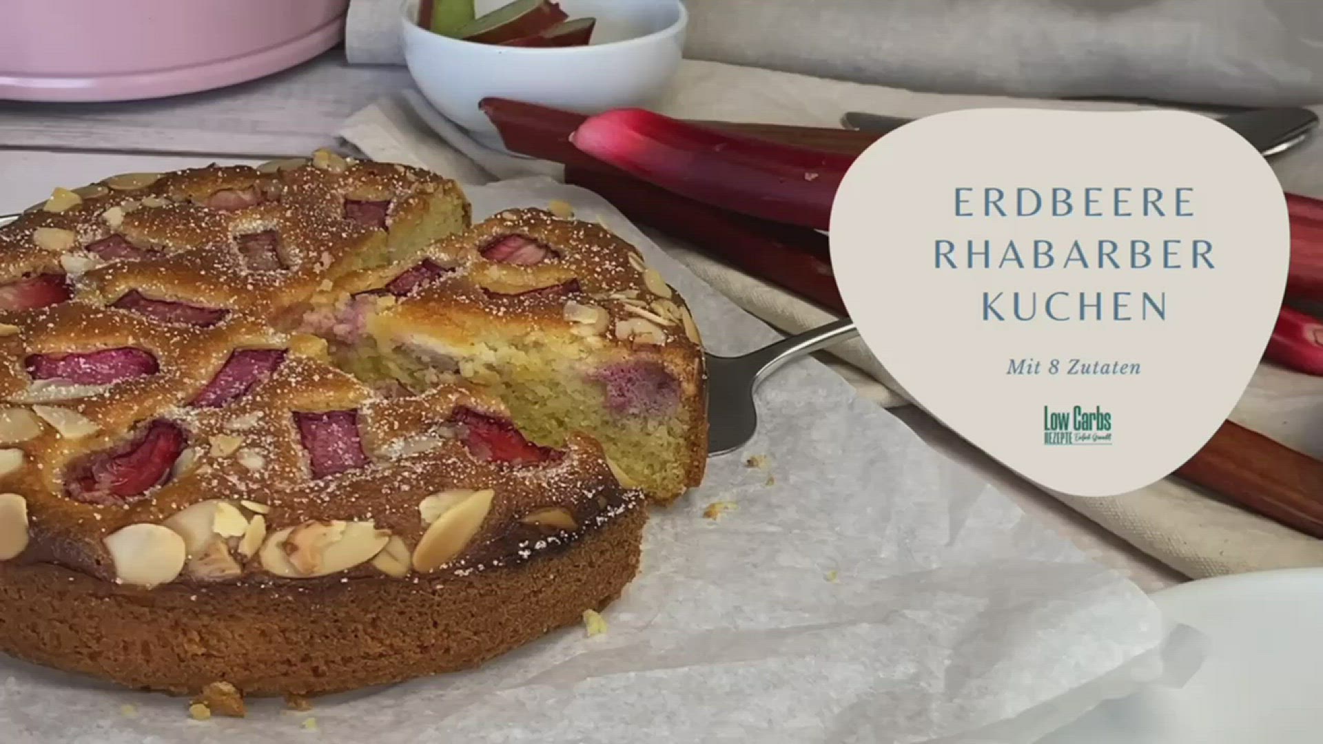 Video thumbnail for Einfach Erdbeer-Rhabarber-Kuchen mit 8 Zutaten