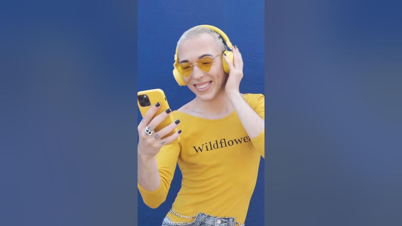 'Video thumbnail for Does music sound better with headphones #shorts'