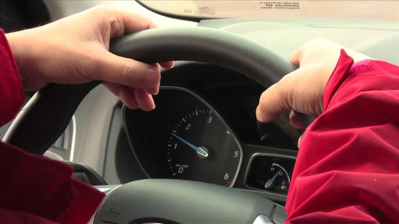 'Video thumbnail for Tecnologia mostra carro que desvia automaticamente de obstáculos'