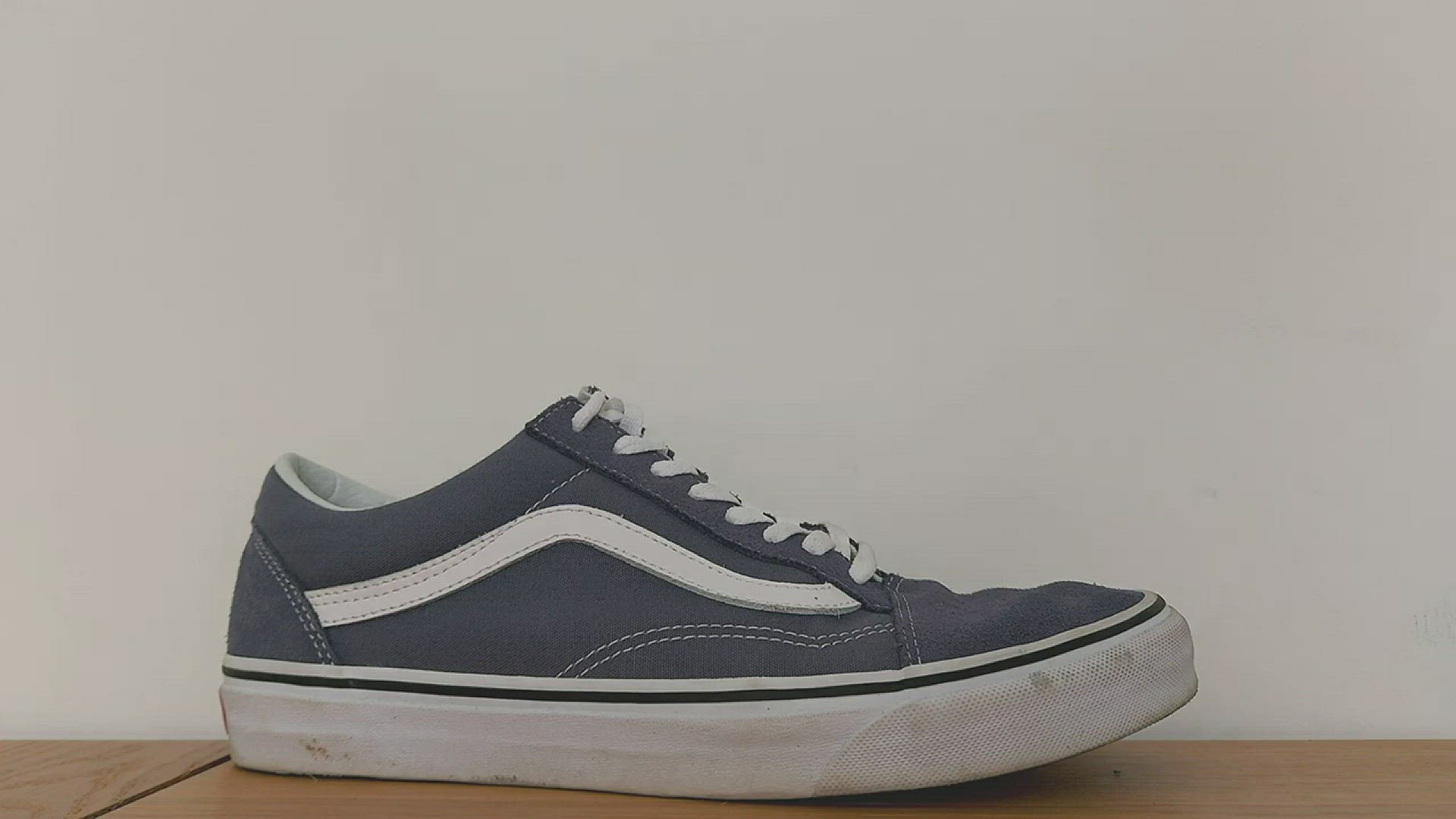 Video thumbnail for Vans Old Skool Shoes | Quick Look | 360° Tour | Vans Old Skool for Lifting Review