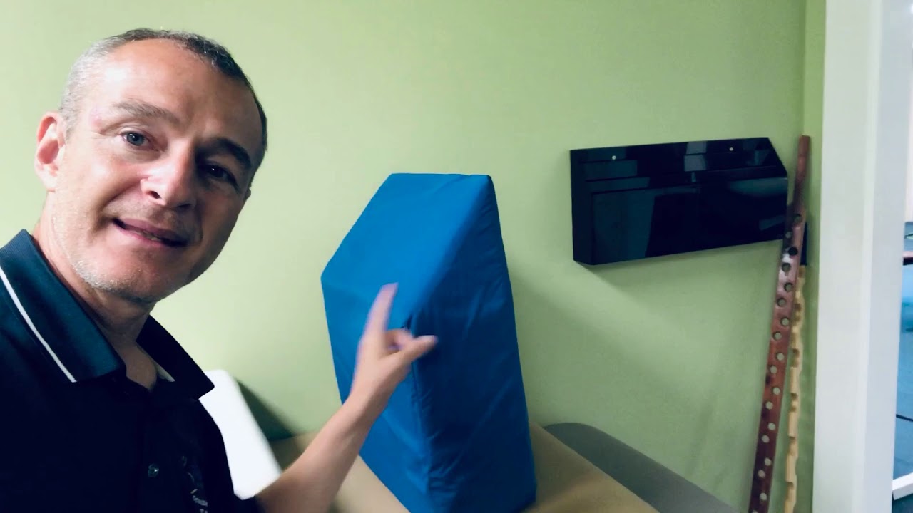 Video thumbnail for Choosing a wedge pillow after knee surgery