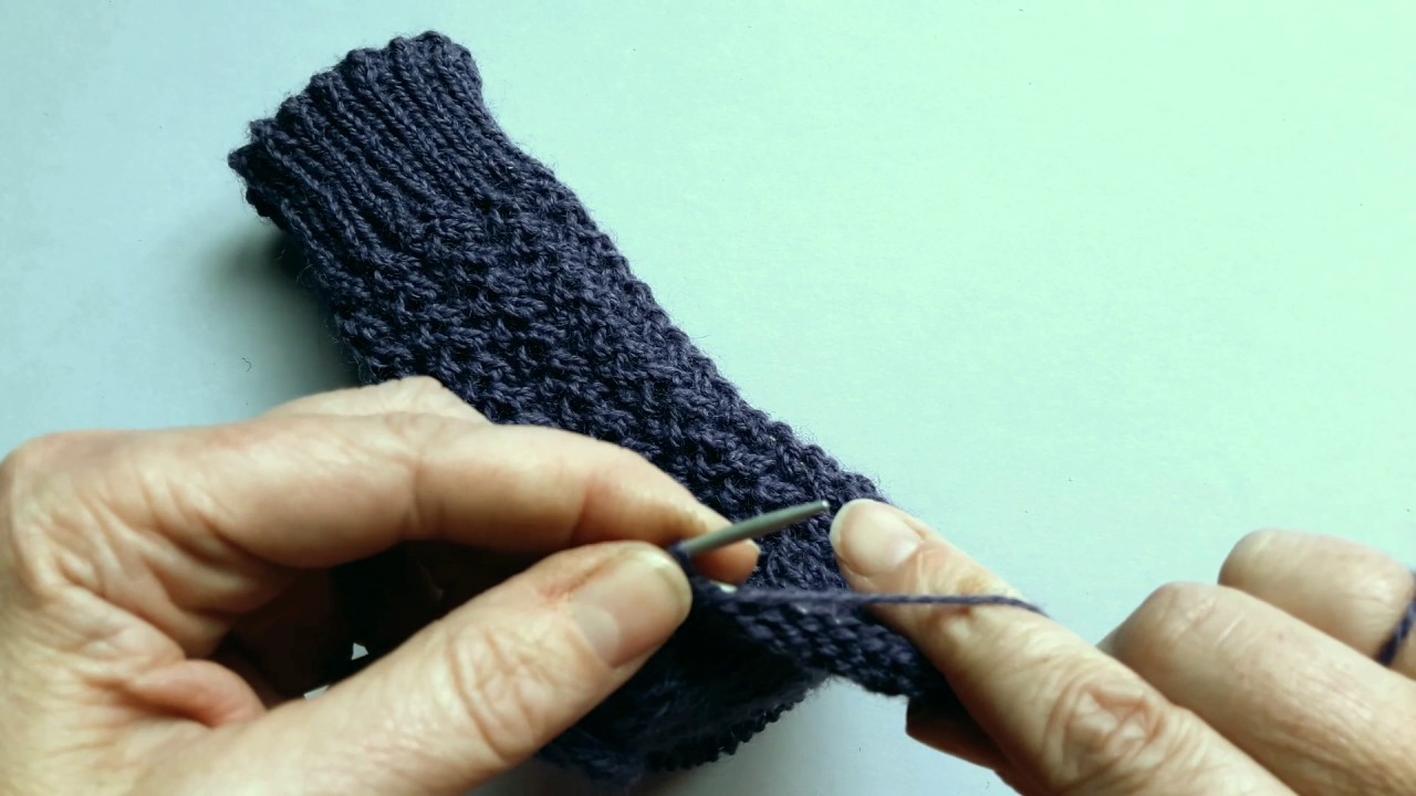 'Video thumbnail for Easy Lace Socks - Creating the Heel Turn'