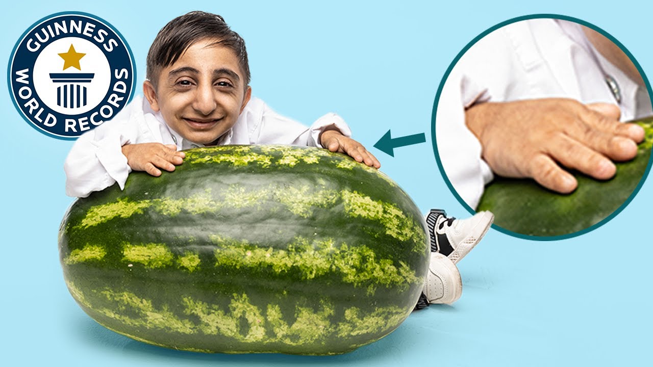 'Video thumbnail for Meet the man with the smallest hands'