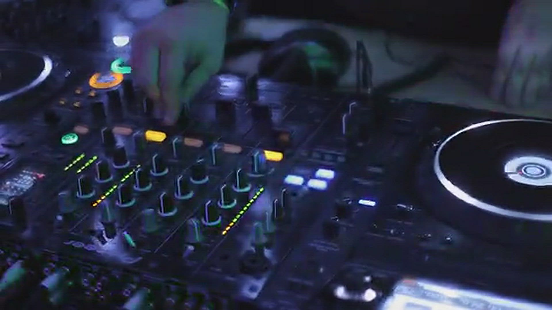 Video thumbnail for DJ Waiting for The Next Drop and Doing his thing