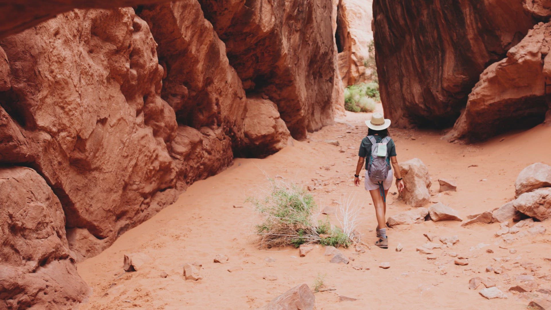 Video thumbnail for Hike The Labyrinth Of The Fiery Furnace Trail