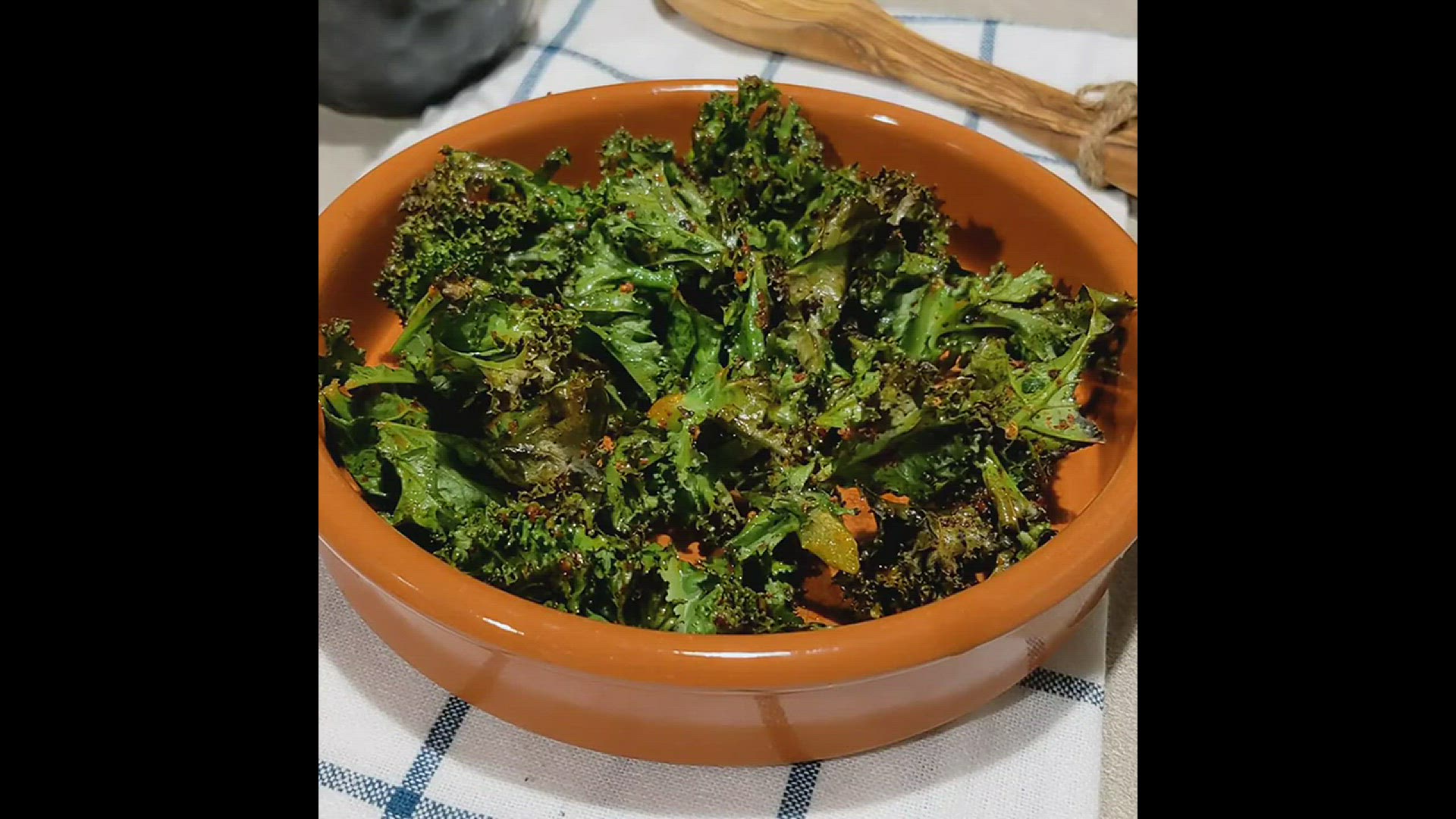 Video thumbnail for baked kale chips