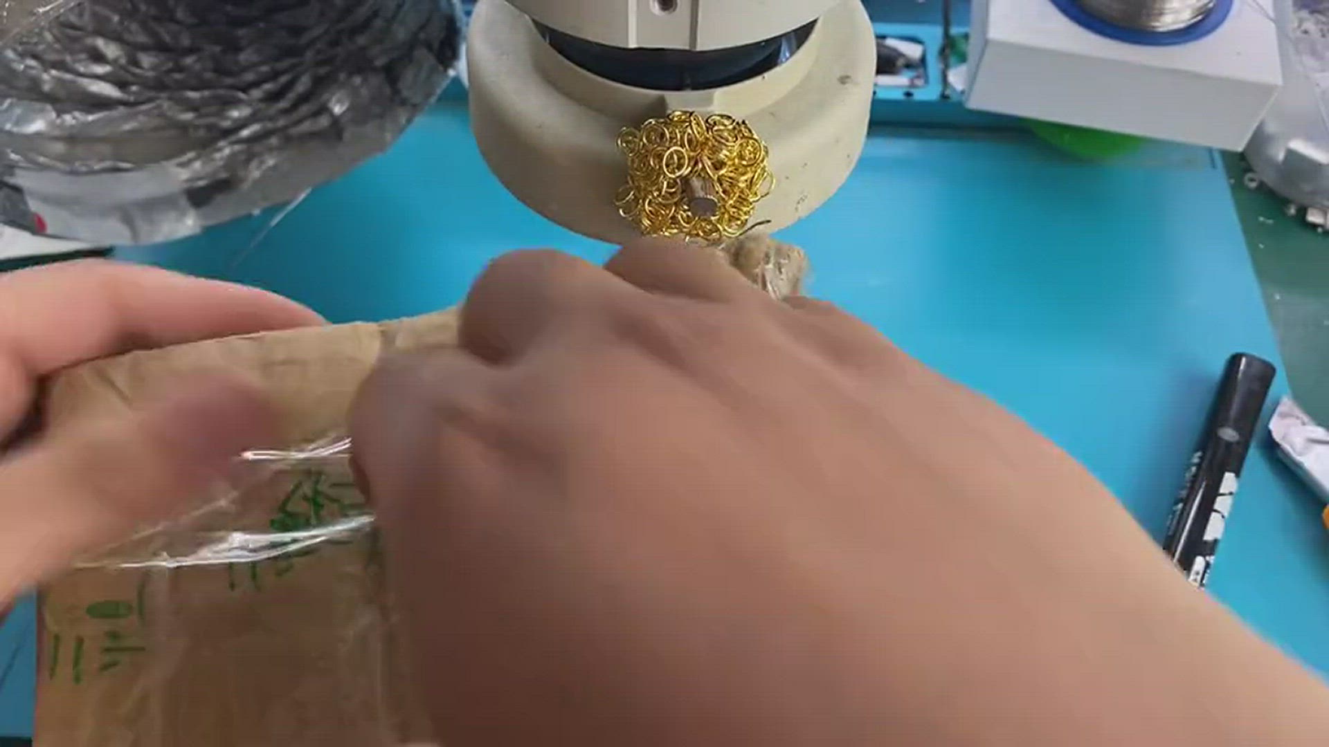 Video thumbnail for Airpods 斷聯