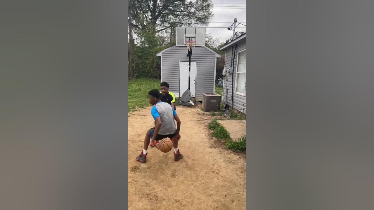 Video thumbnail for Drake fans be doing the most🤣🤣🤣