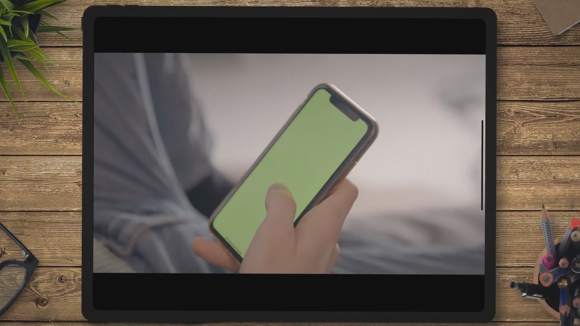 Video thumbnail for Here's How to Forward Voicemails Messages From an iPhone