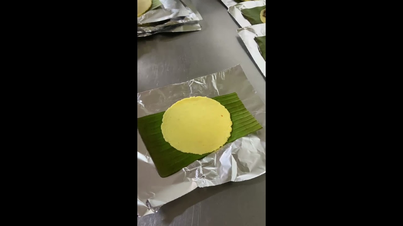 'Video thumbnail for How to press and fold a Trinidad Pastelle'