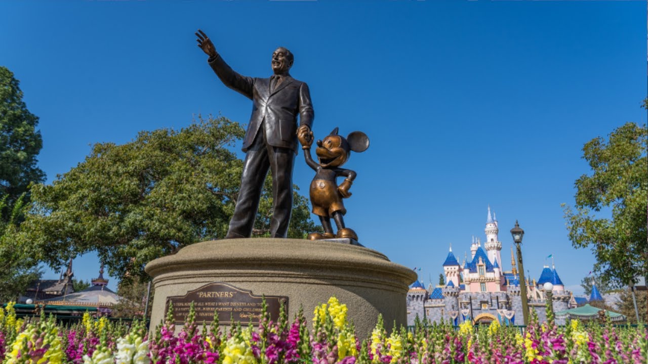 'Video thumbnail for Walt Disney's 100th Birthday  - DISNEY THIS DAY - December 5, 2001'