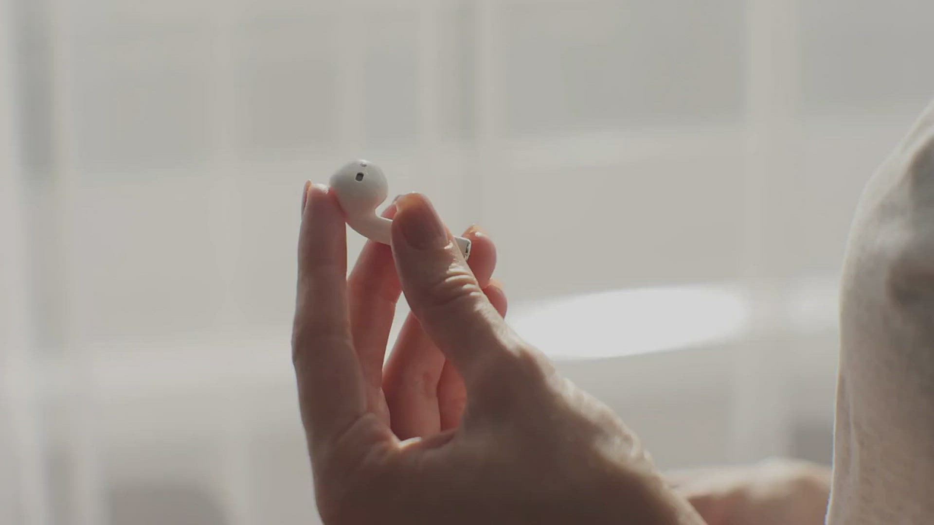 Video thumbnail for The Ultimate Guide to Buying Wireless Headphones