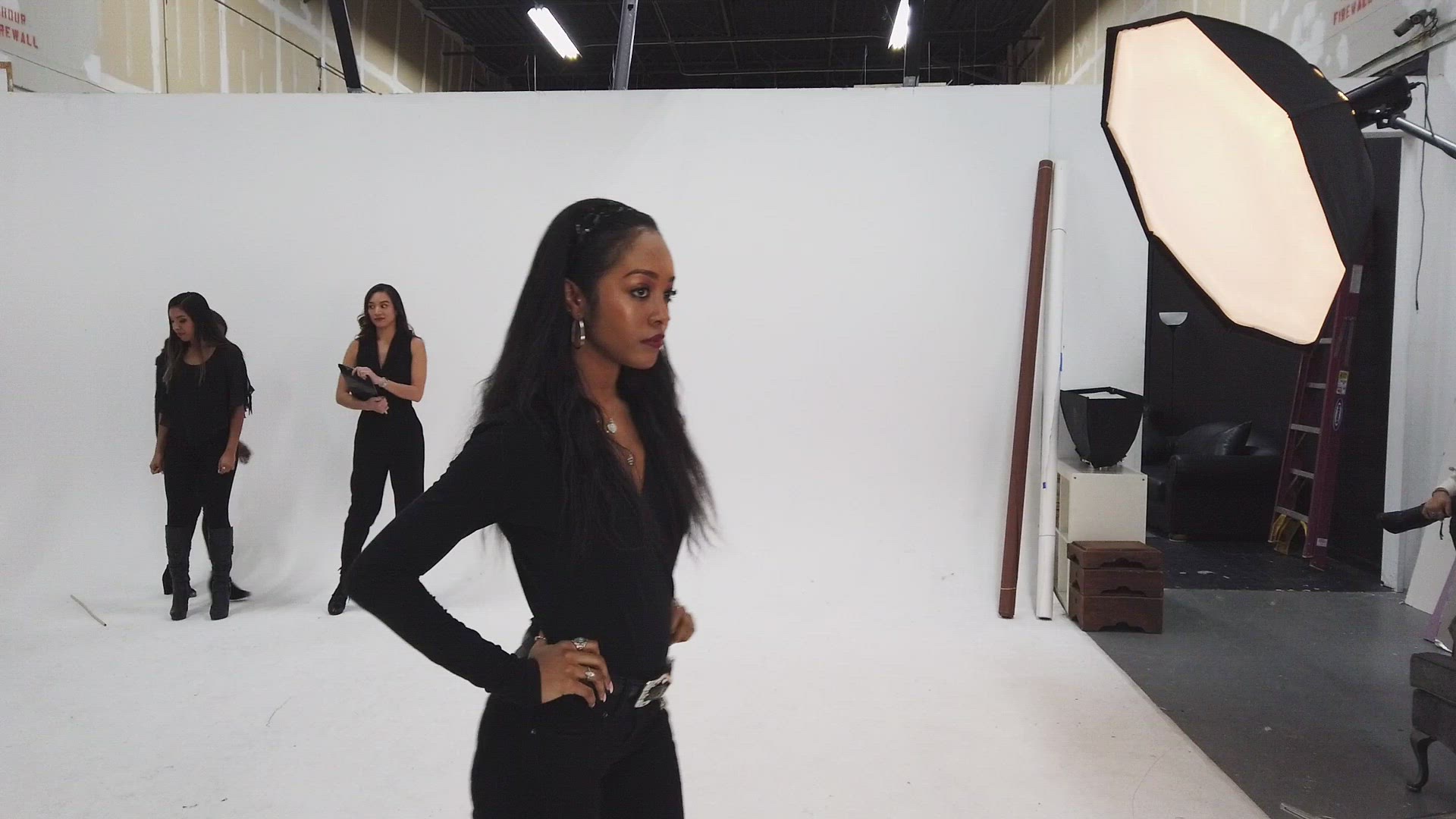 Video thumbnail for Runway Walk Modeling Class For Beginners