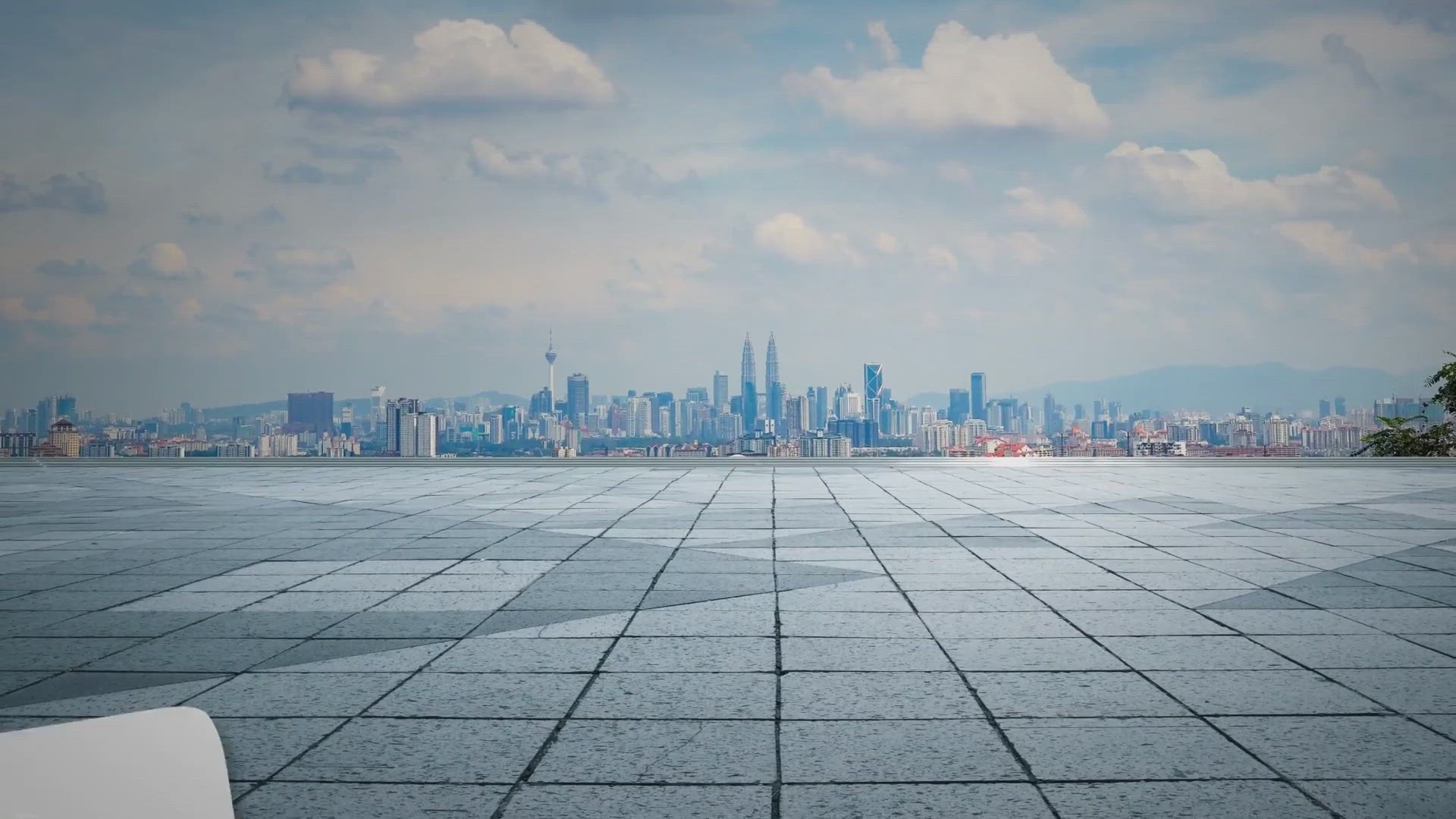 Video thumbnail for Signs of Body Dysmorphia and How to Learn to Love Your Body Again