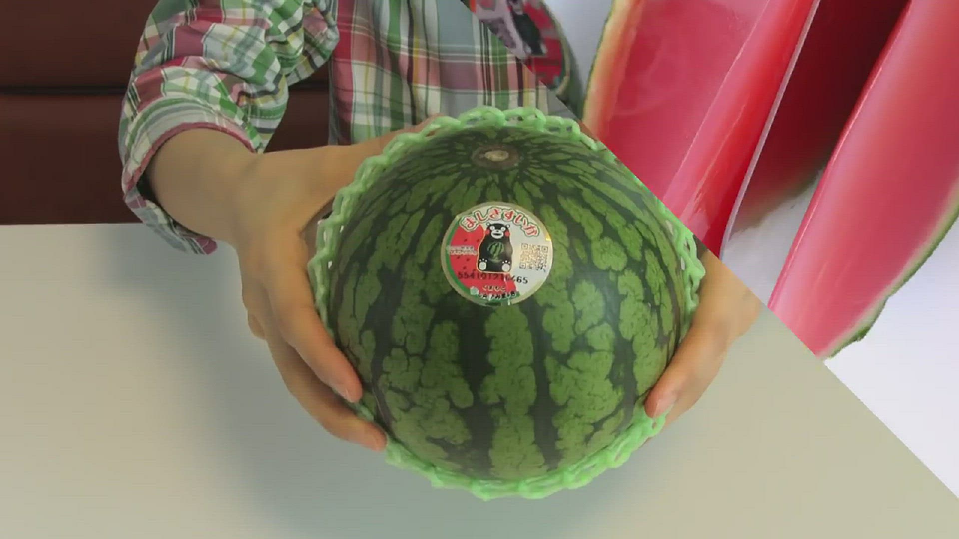 Video thumbnail for Whole Watermelon Jelly 丸ごとスイカゼリー