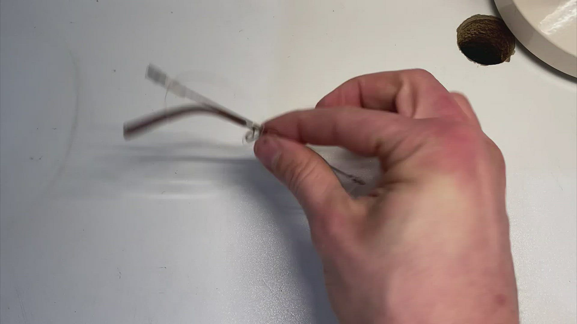 'Video thumbnail for How To Change Nose Pads on a Frame With a Loop'