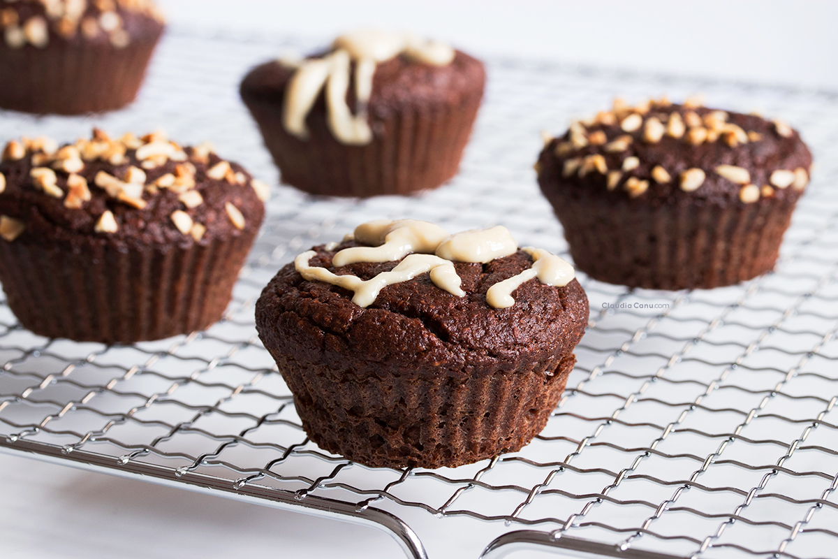 'Video thumbnail for Muffins sin gluten de chocolate y algarroba'