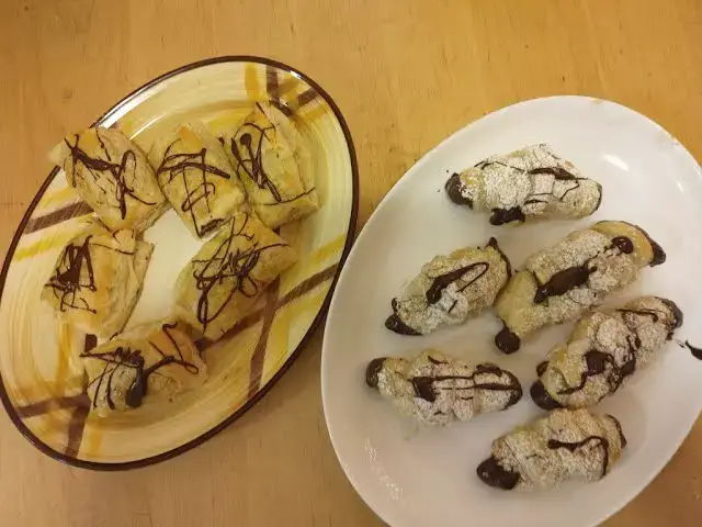 'Video thumbnail for How to melt and temper chocolate'