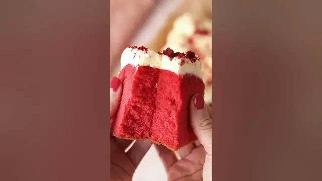 'Video thumbnail for Red Velvet Cake - Unwiderstehlicher Low Carb Kuchen'