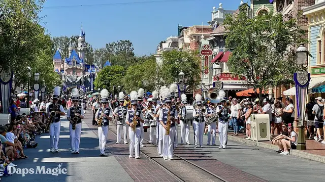 'Video thumbnail for Disneyland Band Pre-Parade - Disneyland 4K'
