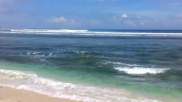 'Video thumbnail for Surfing di Pantai Tanjung Setia, Krui Pesisir Barat, Lampung'