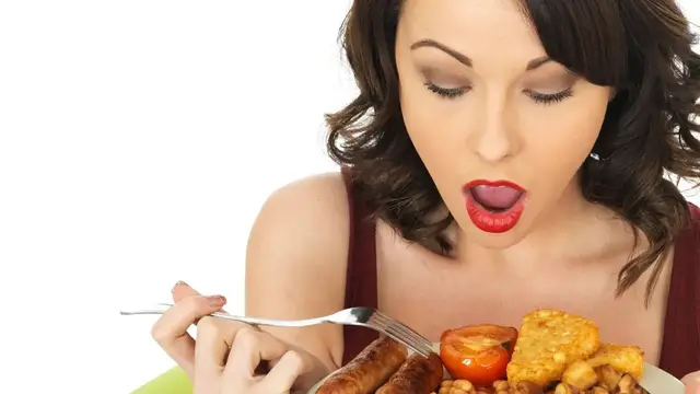 'Video thumbnail for 7 Foods That Are Aging You'