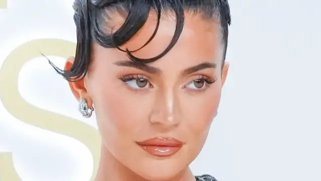 'Video thumbnail for Kylie Jenner's Controversial Dress At The Bezos-Sanchez Wedding'