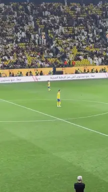 'Video thumbnail for Vidéo : la tristesse et le chagrin de Cristiano Ronaldo après le troisième but #Al-NasrAl-Rayed'