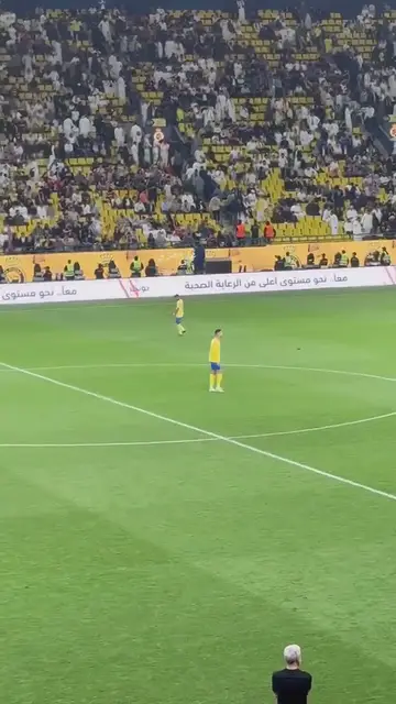 'Video thumbnail for Vidéo : la tristesse et le chagrin de Cristiano Ronaldo après le troisième but #Al-NasrAl-Rayed'
