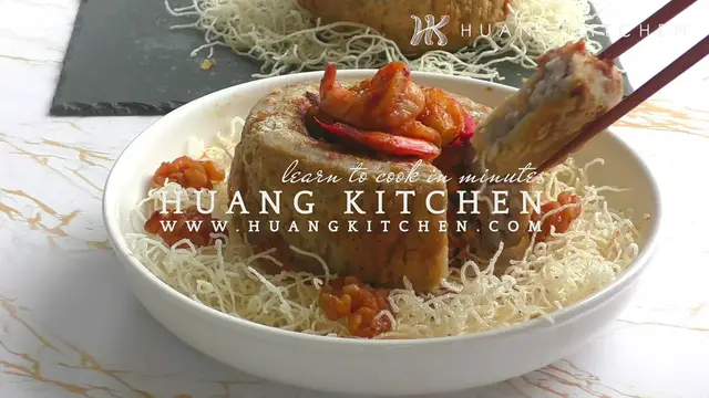 'Video thumbnail for Walnut Prawns Crispy Yam Ring Recipe 核桃虾球芋头圈食谱 How To Make Yam Basket (Fatt Putt 佛钵) | Huang Kitchen'