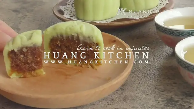 'Video thumbnail for Ondeh Ondeh Snow Skin Mooncakes Recipe (Bing Pi) 椰丝球冰皮月饼食谱 | Huang Kitchen'