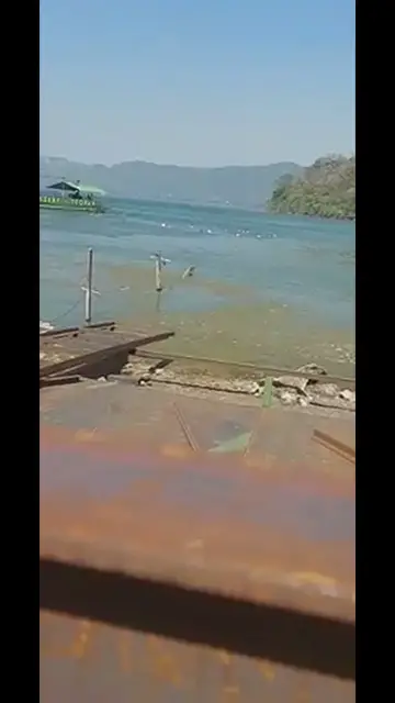 'Video thumbnail for Empresario y dos personas más ahogadas en el Lago Coatepeque por volteo de un Ferry '